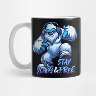 Stay young and free - Yeti hip-hop design Mug